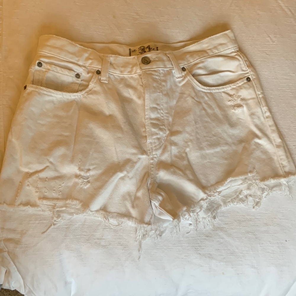 We The Free White Denim Cut Off Short - size 31